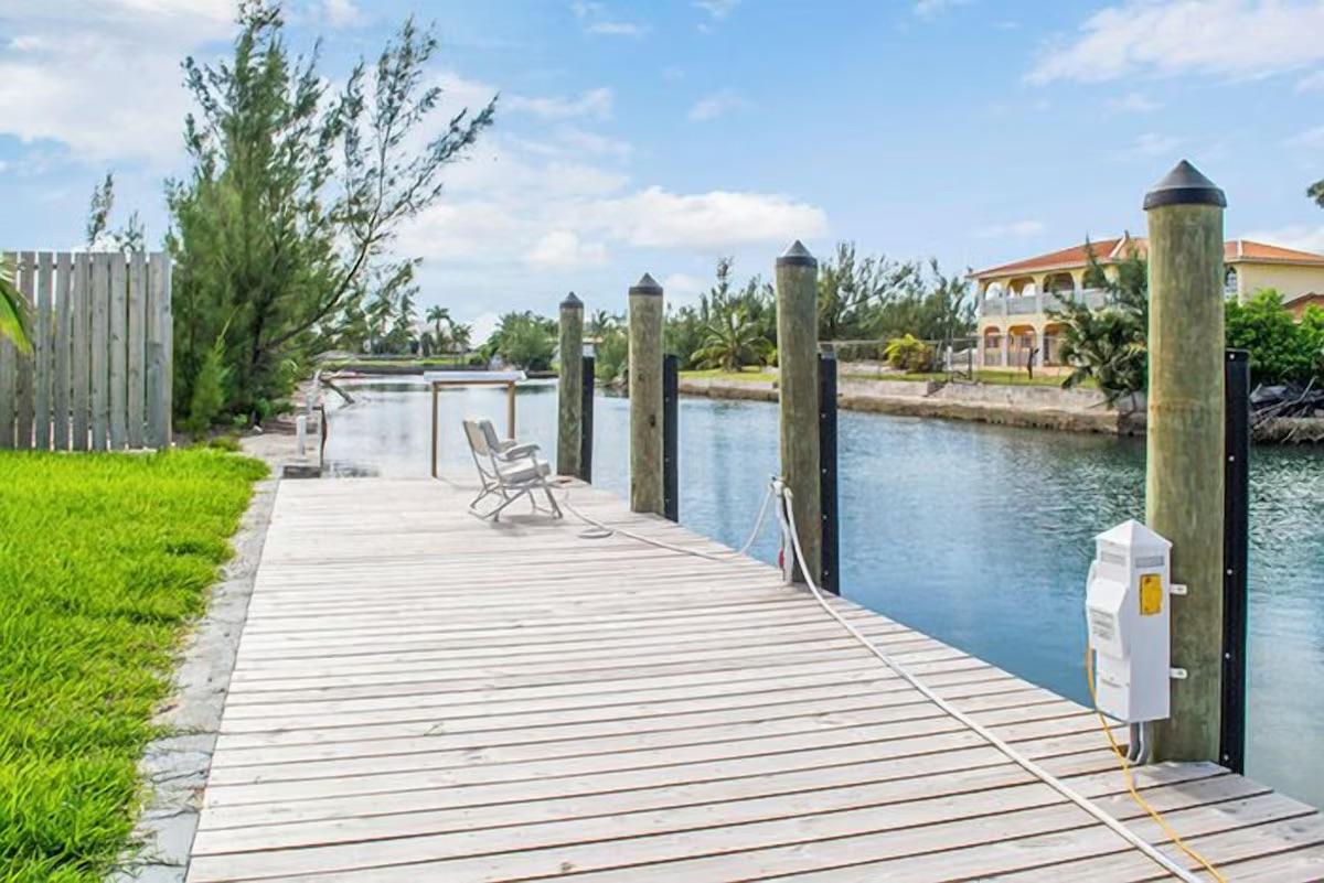 Canal House — exterior